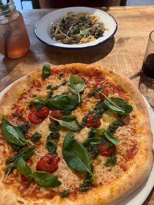 oh no pesto pizza & tartufo e funghi pasta at Vegan Pizza Bar in The Hague
