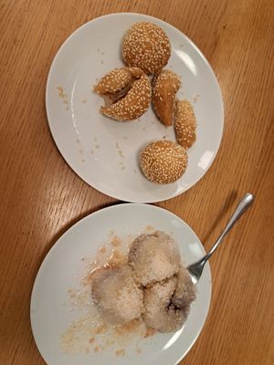 Sesambällchen und Mochi at Azuma in Linz
