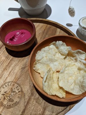 Crackers and beetroot hummus at Green Earth in Dubai