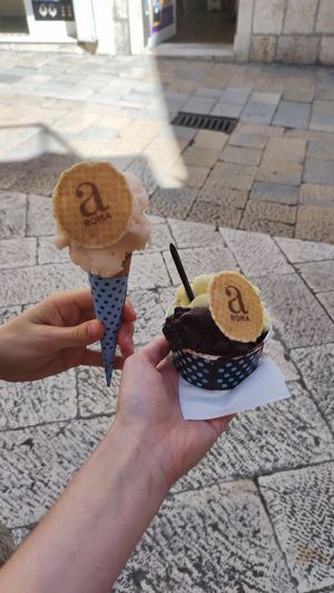 Grapefruit, Pineapple coconut and dark chocolat at Aroma in Split
