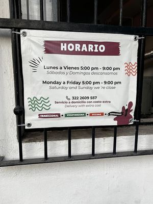 Hours they are open  at Mole's Pizza in Puerto Vallarta