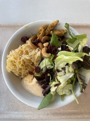 All in one Pot: Bulgur, Soja, Weißkohl, Cranberries, Ananas, Asia-Majo, Cashew  at Mensa Blattwerk in Hamburg