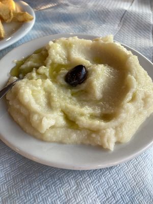 Potatoes and garlic spread, vegan   at Karabópetra in Neo Itilo