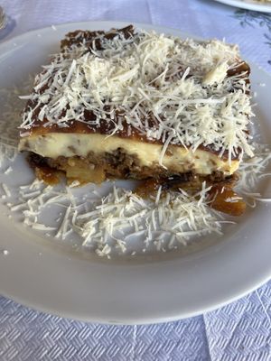 Hachis non végétarien   at Karabópetra in Neo Itilo