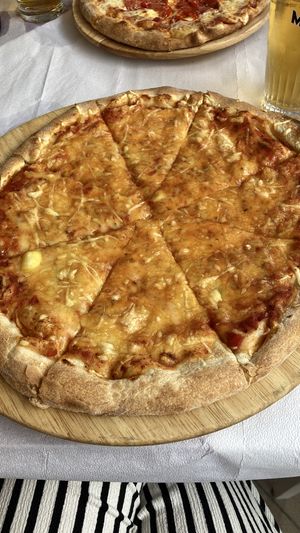 Vegane Pizza Margarita  at Gusto Italiano in Chaniotis