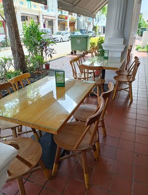 Outdoor sitting arrangements at VeganBliss 蔬福 in Central Singapore