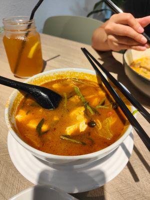 Tom yum at VeganBliss 蔬福 in Central Singapore