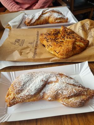 Sweet and savory pastrys at Piekarnia Gruzinska Ketili Puri in Gdansk