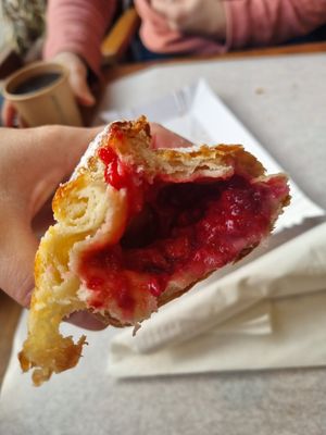 fresh raspberry filling at Piekarnia Gruzinska Ketili Puri in Gdansk