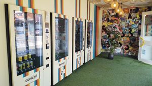 Vending machines with food at Plan B 24/7 in Zedelgem