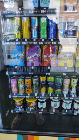 Vending machine at Plan B 24/7 in Zedelgem