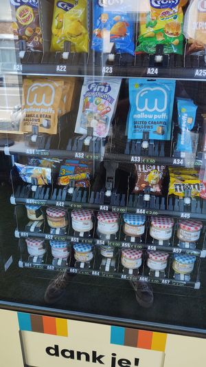Vending machine at Plan B 24/7 in Zedelgem