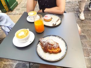  at Zoi Café in Lyon