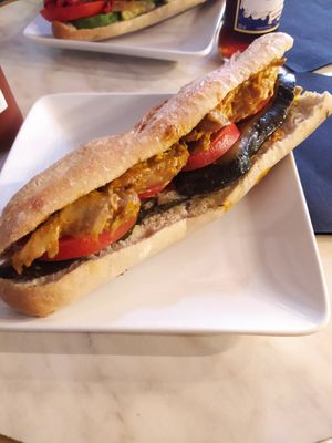  at Zoi Café in Lyon