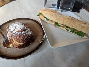  at Zoi Café in Lyon