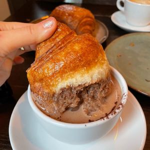 with hot chocolate oat milk #Veganuary at Zoi Café in Lyon