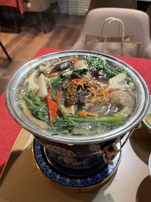 Yakuzen Hot pot   at vegan veggie joga - 嫦娥 in Tokyo