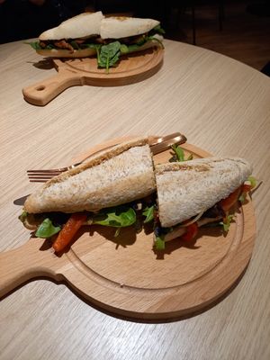 Happy hummus / Copper power sandwich at Copper Branch in Rotterdam