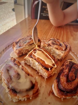 Cinnamon roll at thestudio.coffee in Praia Da Luz
