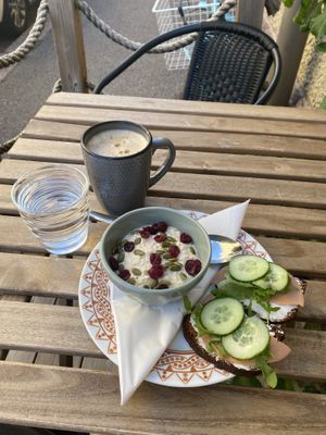 Overnight oats & veges bread  at Encanto - Art Cafe in Helsinki