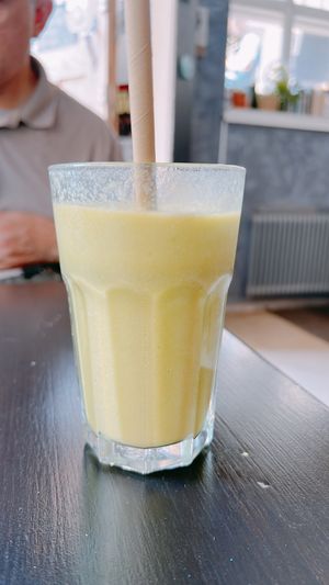 smootie de mango con jugo de paquete de naranja   at Encanto - Art Cafe in Helsinki