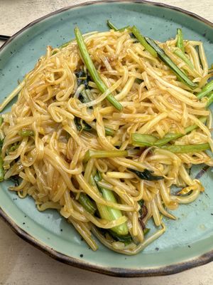 Noodles. Grote portie maar niet heel uitgesproken smaak   at Bonjour Vietnam in Zoetermeer