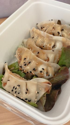 Gyoses de verdures at Byron Bay Hawaiian Poke Bowls in Molins De Rei