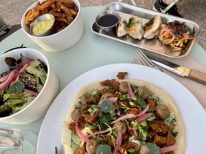 The naan at the bottom is very good   at La Mifa in Toulouse