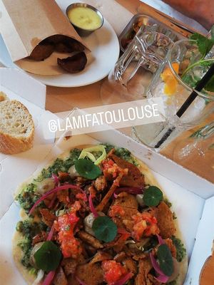 Naan au seitan at La Mifa in Toulouse