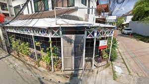 Outside view on the corner at Vegan Meals in Chiang Mai