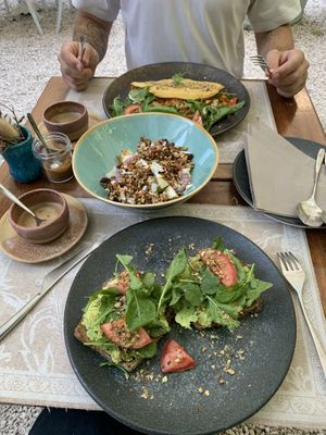 Avocado Toast, Kichererbsen Omlette, Granola  at Capo Fronte in Rab
