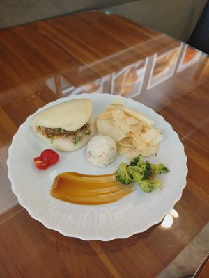 植物排烤刈包套餐 at Meimen Shan Pei Fang 梅門善培坊 in New Taipei City