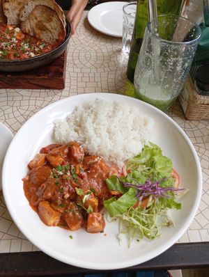 Peanut garlic chilli with rice 🤤 at Lekker Garden in Panglao