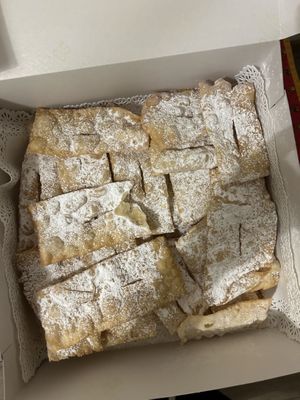 vegan ‘chiacchere'  at Stuzzicanti Melodie di Garavatti Alessandro in Milan