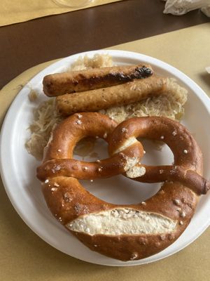 Wurstel crauti e brezel  at Stuzzicanti Melodie di Garavatti Alessandro in Milan