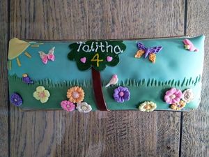 Verjaardagstaart at Bakkerij Zonder Melk En Ei in Moordrecht