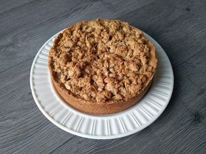 Kersenkruimeltaart at Bakkerij Zonder Melk En Ei in Moordrecht