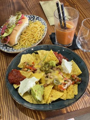 La comida y los postres están excelentes, lugar con buena decoración y sillas cómodas, definitivamente vamos a volver  at 11:11 Bistro Bar Healthy Food in Gran Canaria