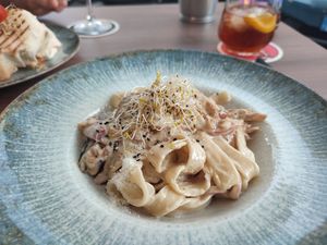 11:11 tagliatelle with onions and vegan chicken at 11:11 Bistro Bar Healthy Food in Gran Canaria