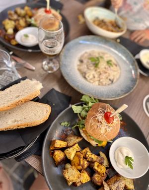 Crispy Burger & Carbonara   at 11:11 Bistro Bar Healthy Food in Gran Canaria