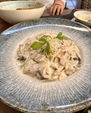 Spaghetti Carbonara with extra mushrooms 🤤  at 11:11 Bistro Bar Healthy Food in Gran Canaria