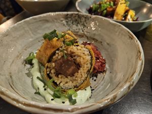 Jackfruit tempura roll with pink slaw at Gärtnerei  in Essen
