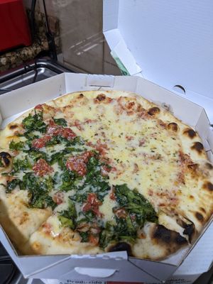 Half vegetarian cheese and some vegetables. Both vegetarian. at Francesca Pizzaria - Vila Planalto in Brasilia