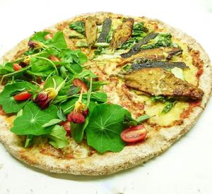 Vegan pizza PANC with "peixinho" and "capuchinha" at Francesca Pizzaria - Vila Planalto in Brasilia