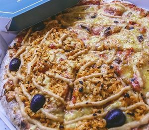 Half Vegan "chicken" with tofupiry cheese 
Half four vegan cheeses at Francesca Pizzaria - Vila Planalto in Brasilia