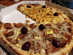 "chicken" and "pepperoni" pizza at Francesca Pizzaria - Vila Planalto in Brasilia