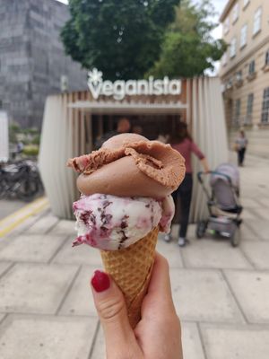 Zotter-Schokolade und Black Forest at Veganista Ice Cream MQ in Vienna