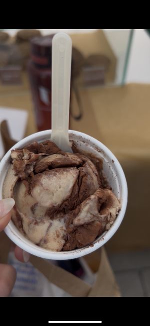 Wienerbusserl veganmania  at Veganista Ice Cream MQ in Vienna