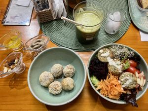 Lentil cakes, salad with falafel and green juice   at Esperança.Eco in Rio De Janeiro