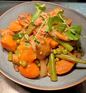 De Thaise curry met quinoa, kokos en diverse groente 🤍
 at Makani Beach in Ter Heijde